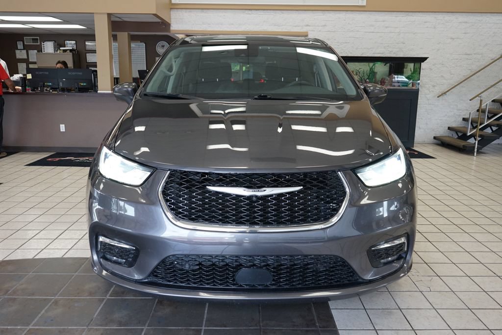 Used 2023 Chrysler Pacifica Touring-L AWD/4WD image 20