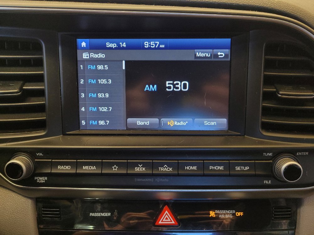 Used 2020 Hyundai Elantra SEL w/ Winter Weather Package FWD image 25