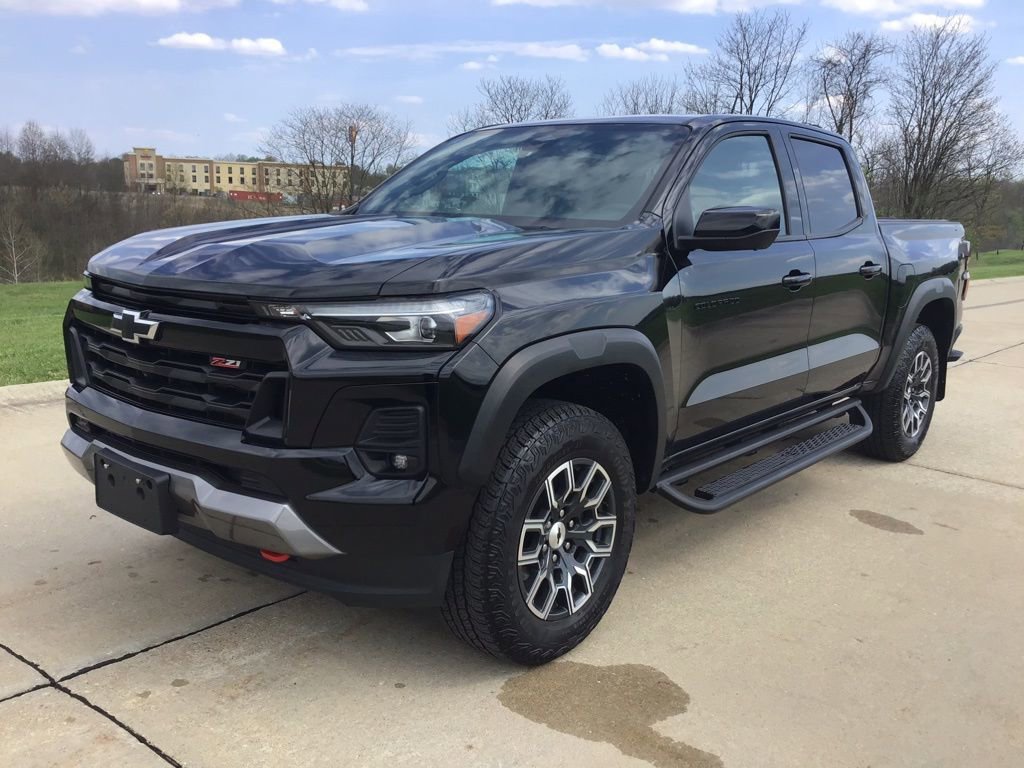 Used 2024 Chevrolet Colorado Z71 w/ Z71 Convenience Package 2 image 3