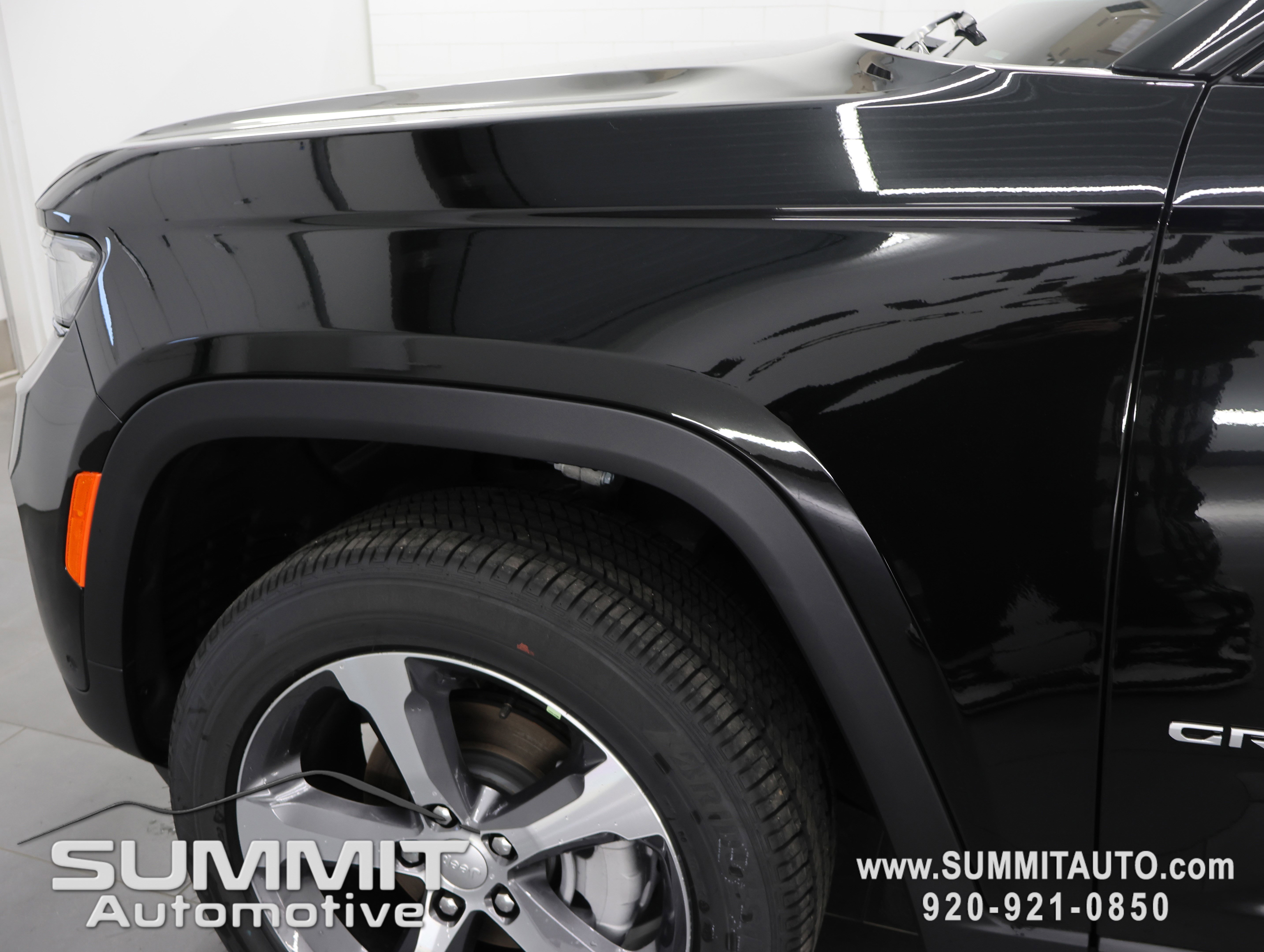 New 2025 Jeep Grand Cherokee Limited w/ Luxury Tech Group II AWD/4WD image 38