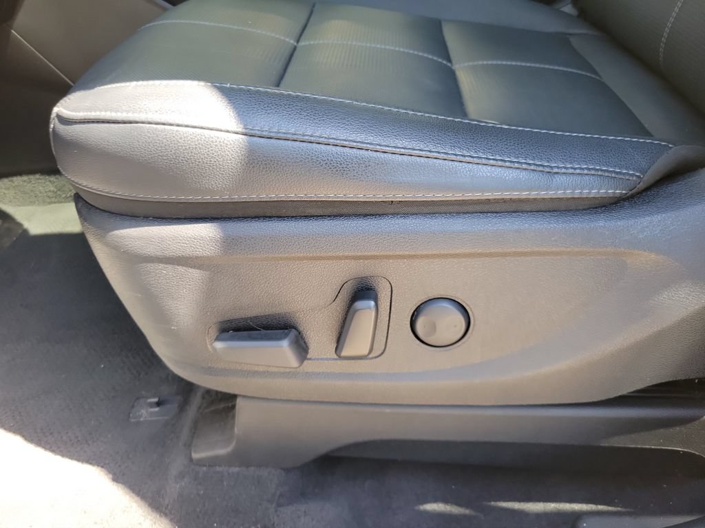 Certified 2023 Kia Telluride EX w/ EX Captain's Chair Package FWD image 19
