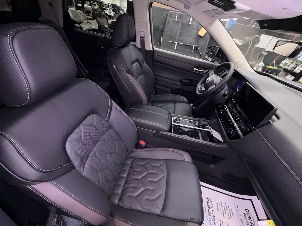 New 2026 Nissan Pathfinder Platinum image 26
