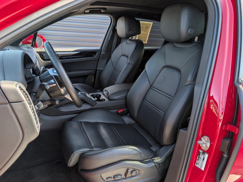 Certified 2023 Porsche Cayenne AWD/4WD image 5