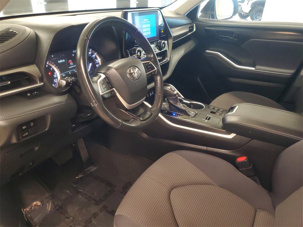 Used 2023 Toyota Highlander LE image 16