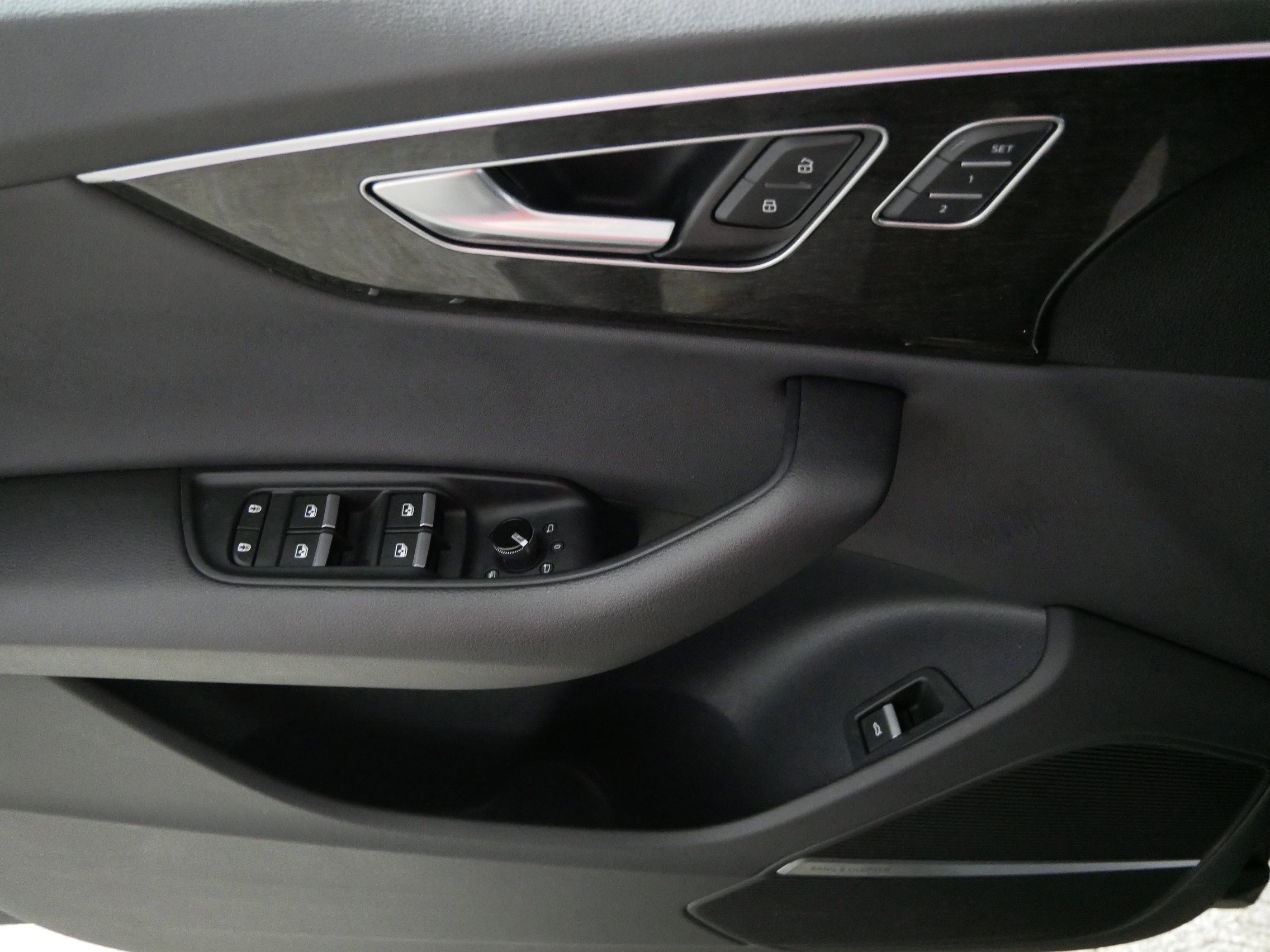 Used 2021 Audi Q8 Prestige w/ Prestige Package image 19