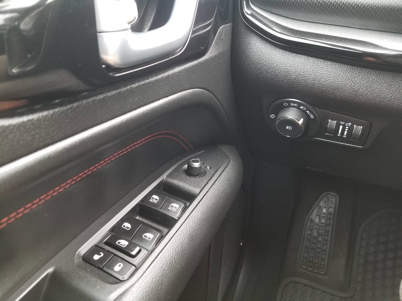 Used 2024 Jeep Compass Trailhawk w/ Trailer Tow Group image 28