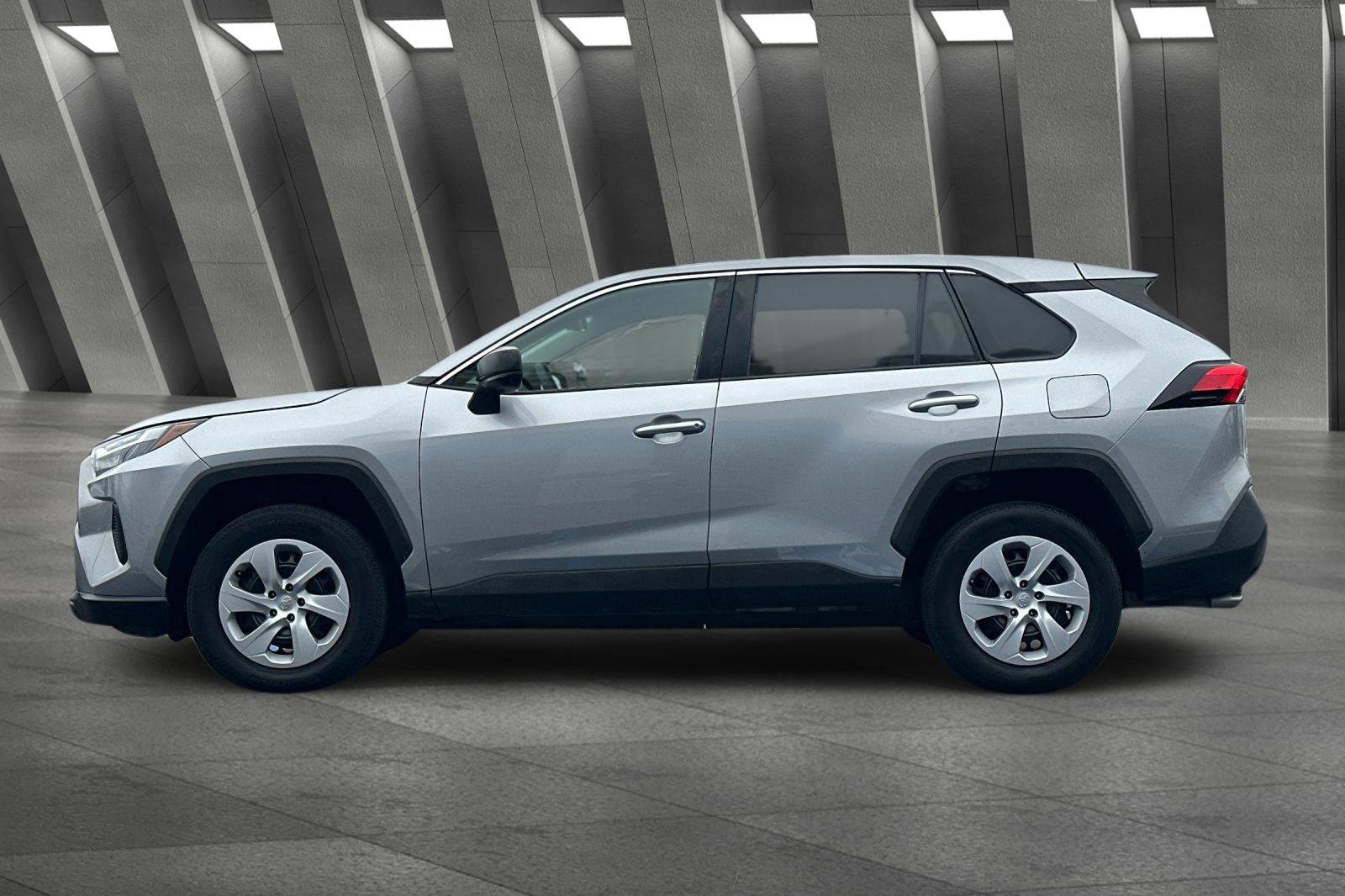 Used 2024 Toyota RAV4 LE image 7