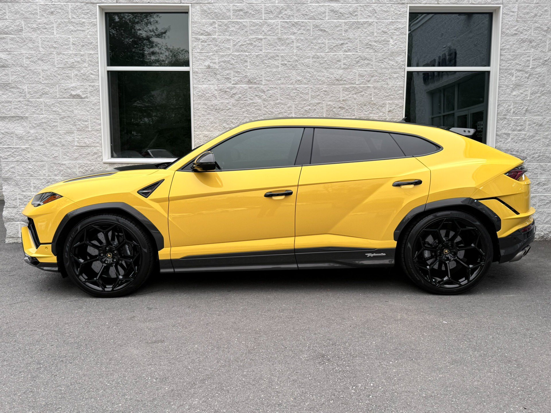 Used 2023 Lamborghini Urus Performante AWD/4WD image 7
