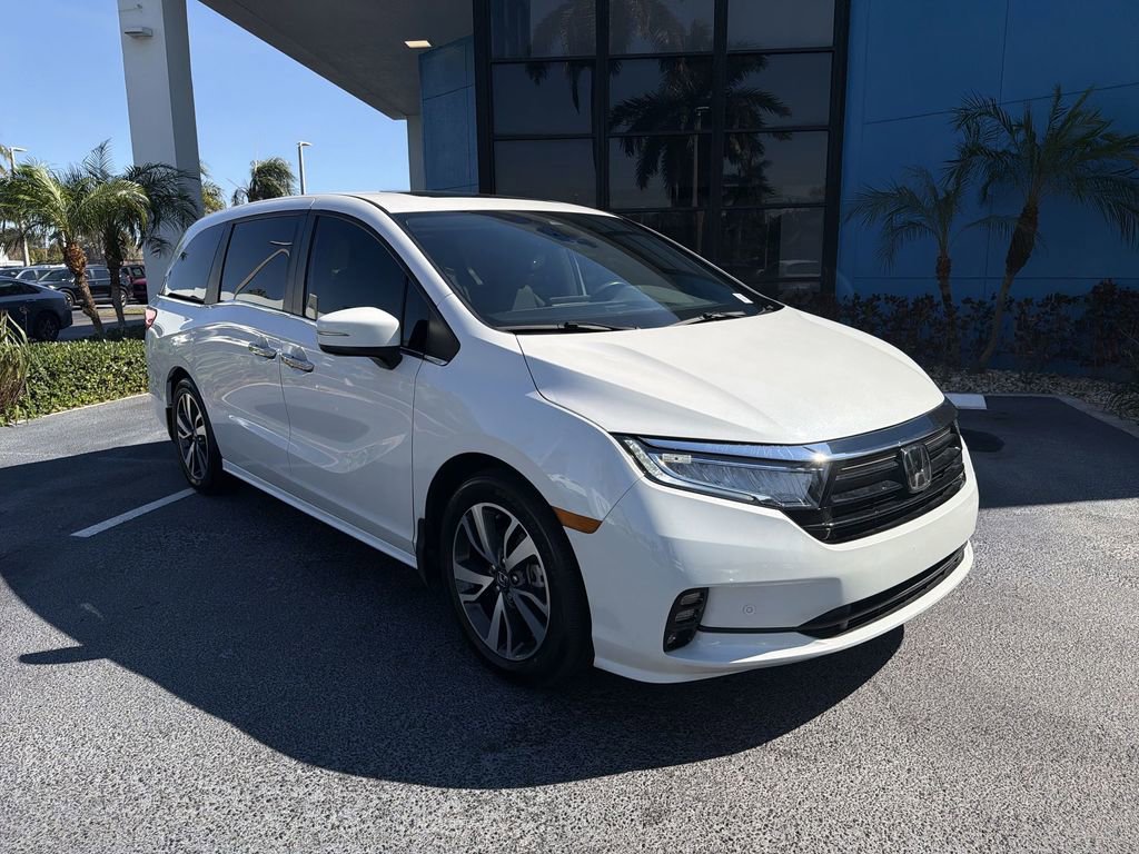 Certified 2024 Honda Odyssey Touring image 2