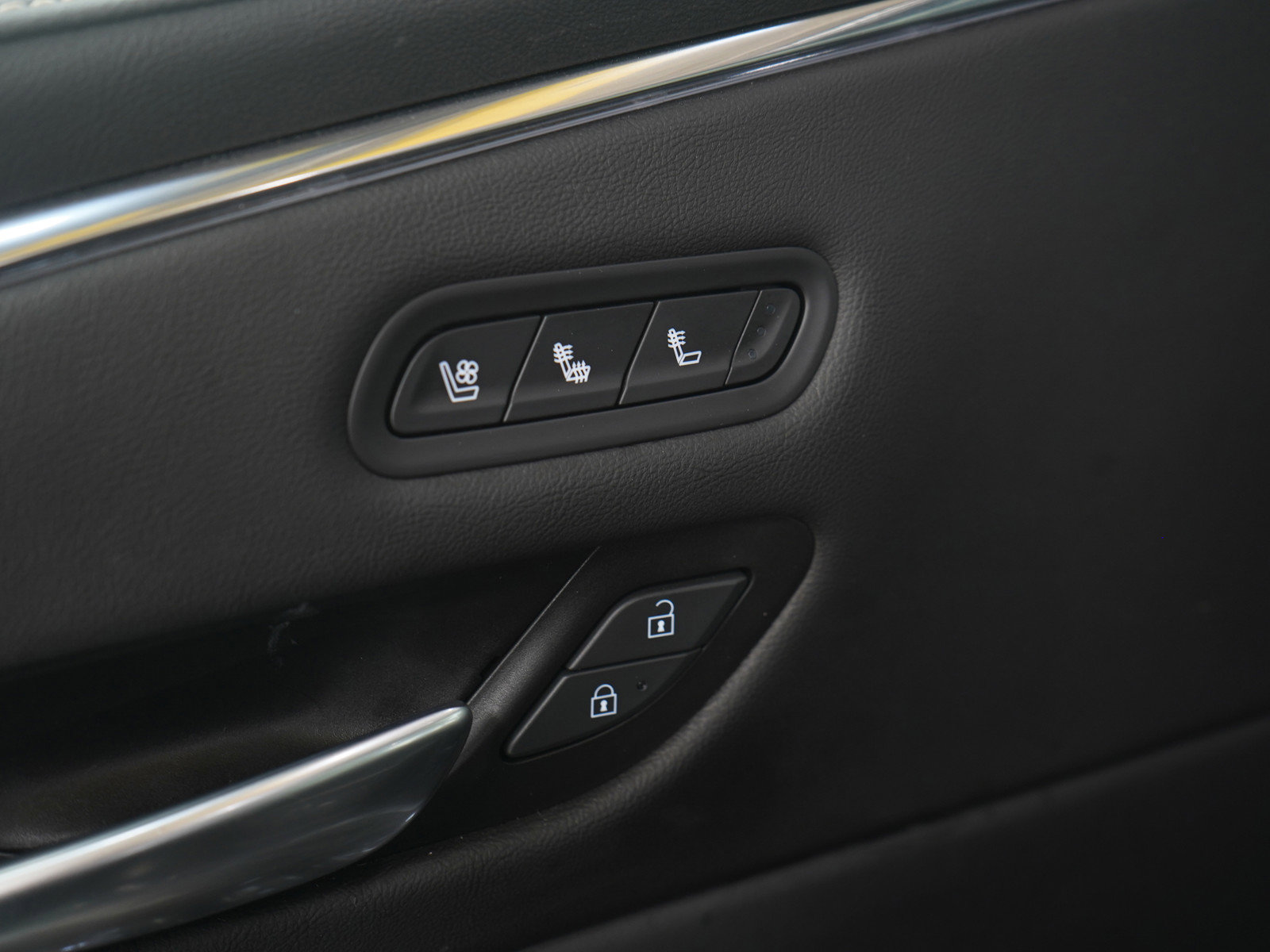 Used 2024 Cadillac Escalade ESV Premium Luxury image 27