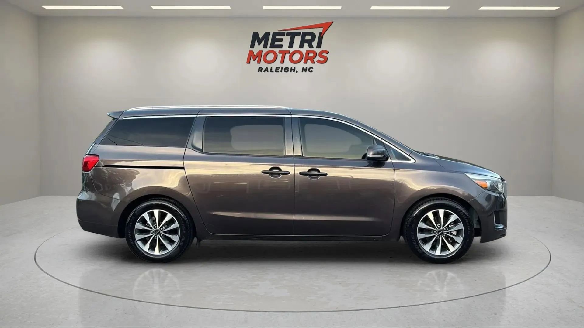 Used 2015 Kia Sedona SX image 4