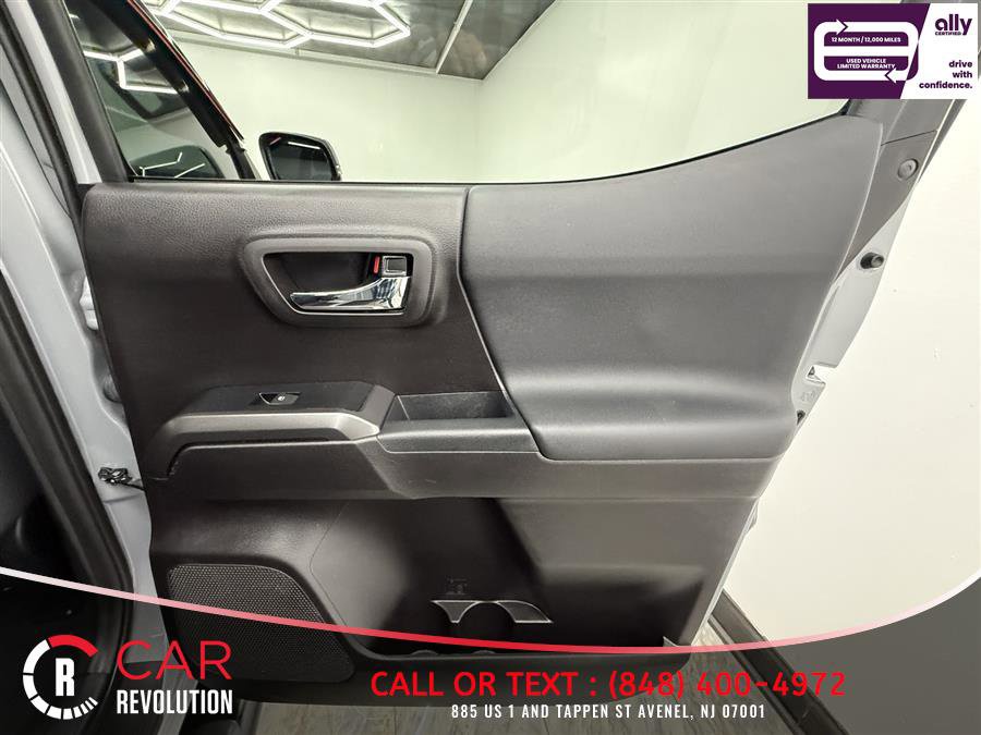 Used 2020 Toyota Tacoma TRD Sport w/ Blackout Package AWD/4WD image 30