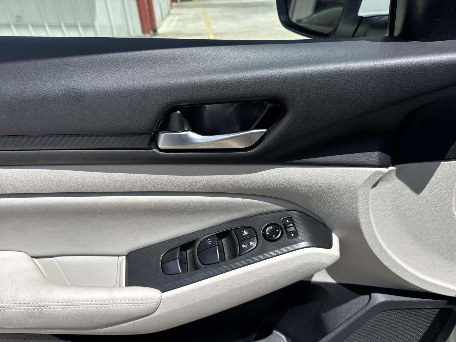 Used 2024 Nissan Altima 2.5 SV w/ SV Premium Package image 19