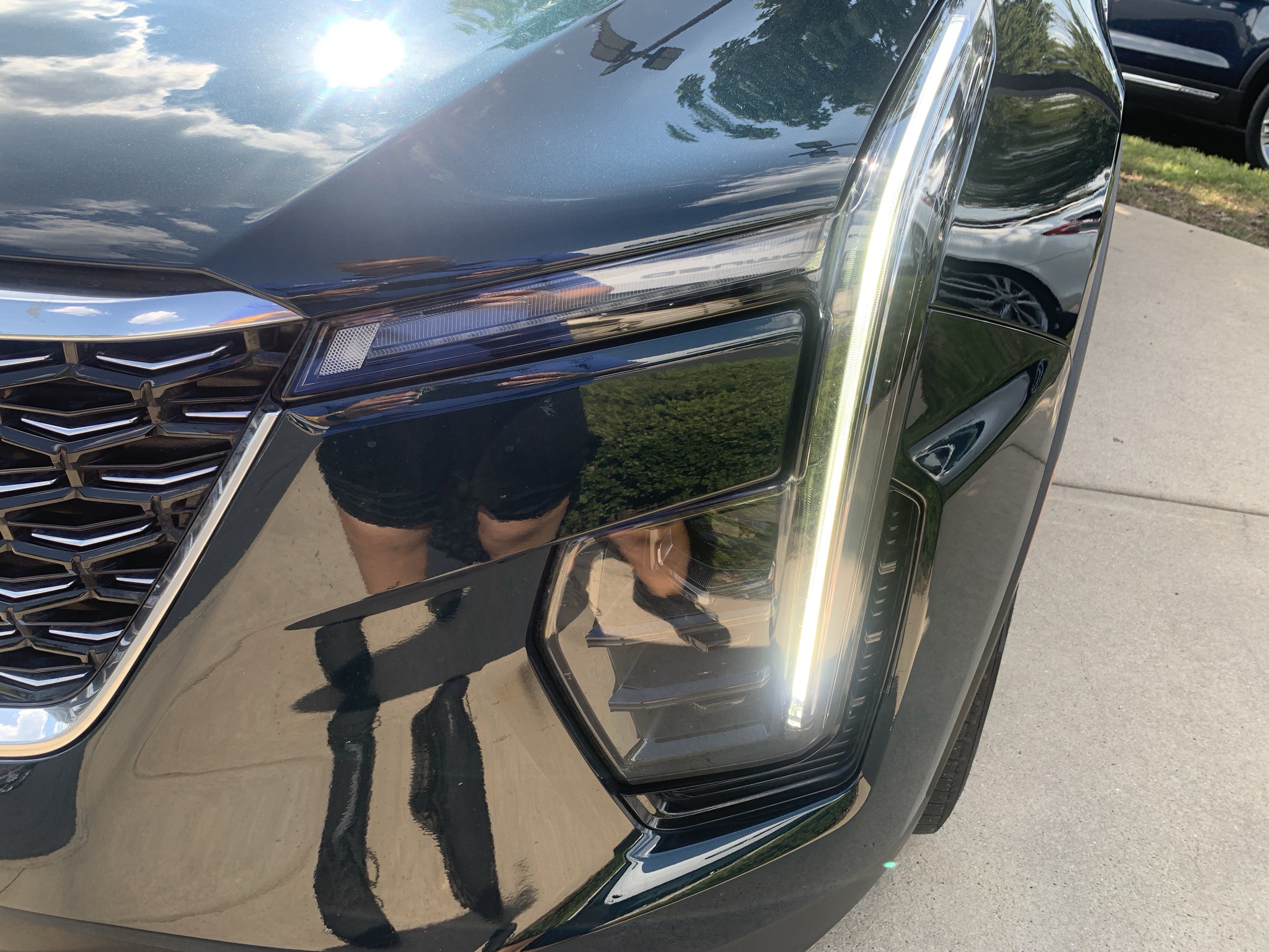 Used 2024 Cadillac XT4 Luxury w/ Cold Weather Package FWD image 6