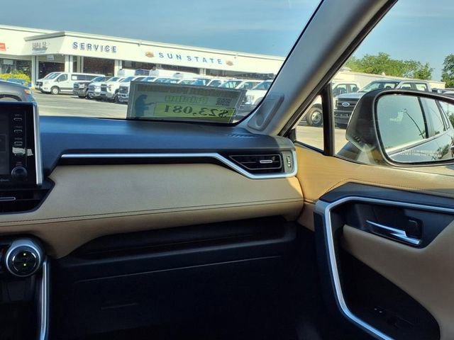 Used 2020 Toyota RAV4 Limited image 18