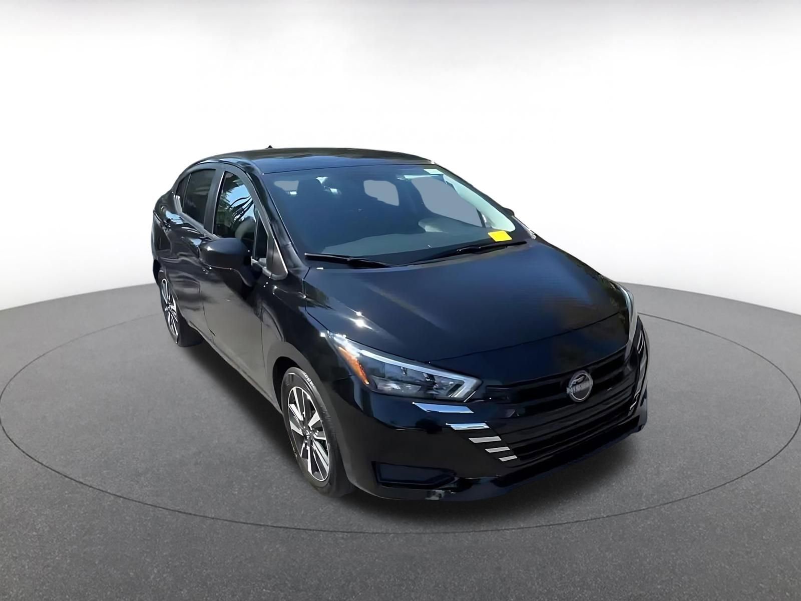 Used 2025 Nissan Versa SV image 3