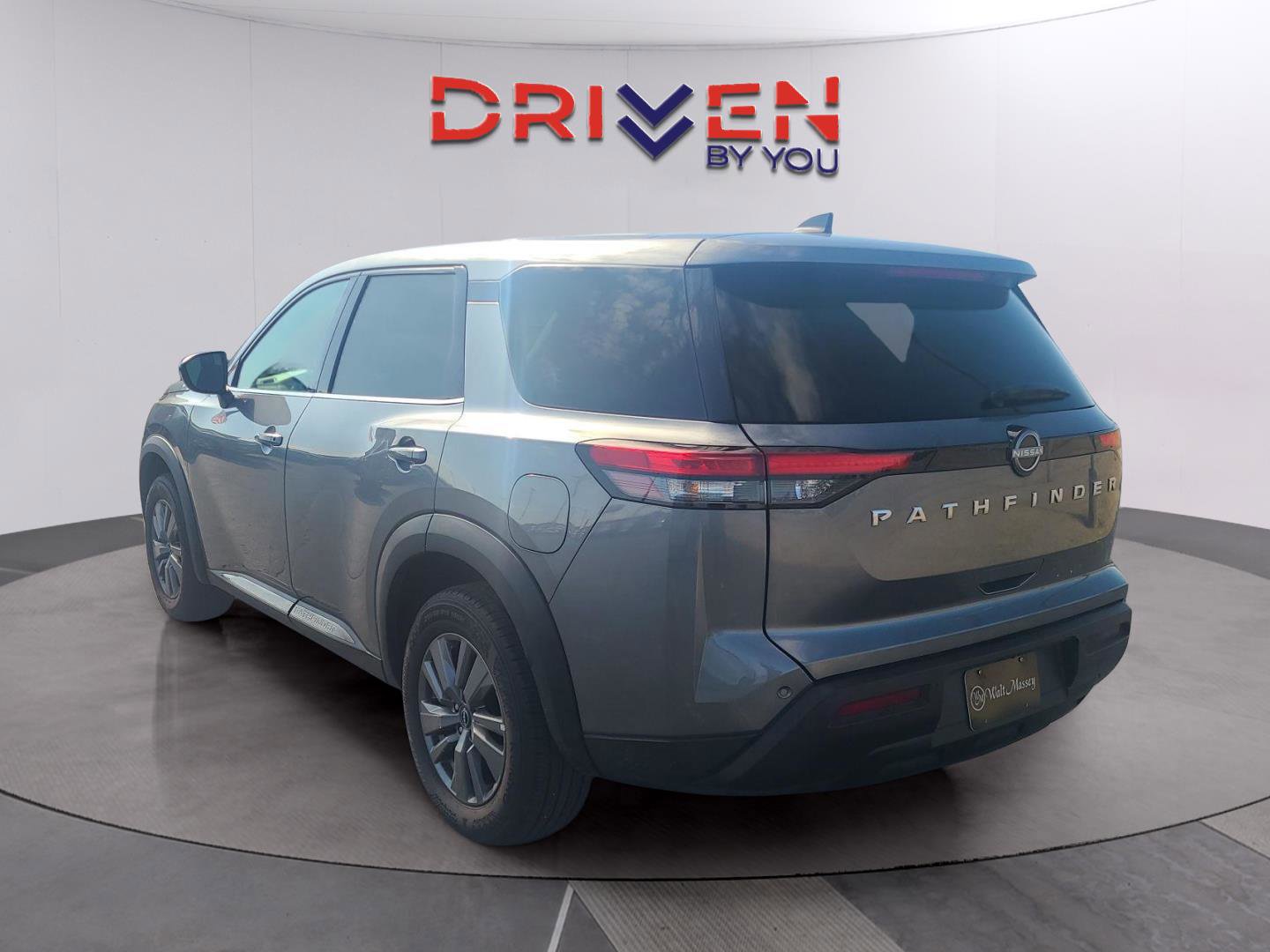Used 2024 Nissan Pathfinder S image 2