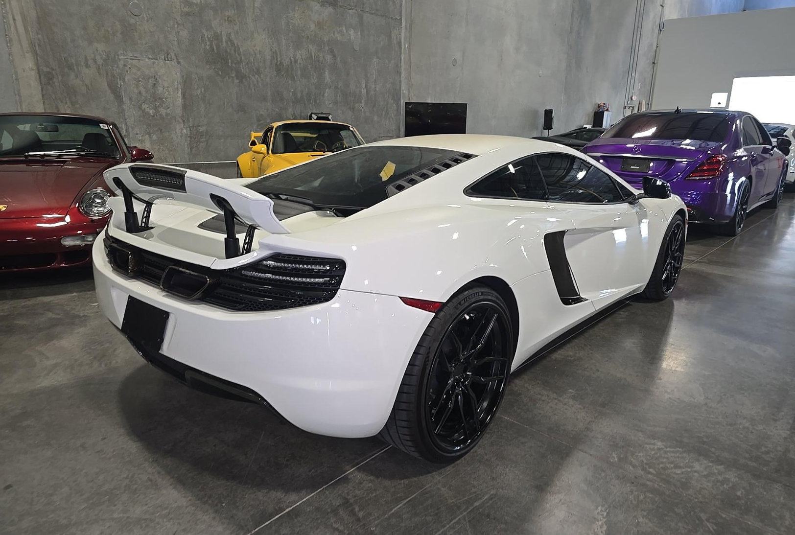 Used 2012 McLaren MP4-12C Coupe RWD image 6