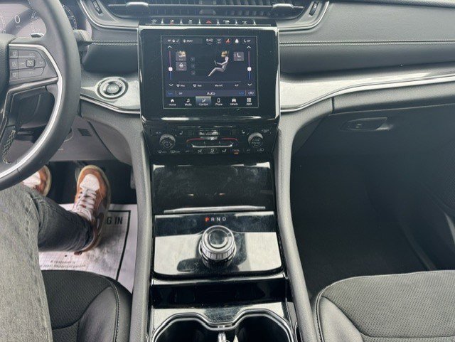 Used 2023 Jeep Grand Cherokee Altitude AWD/4WD image 18