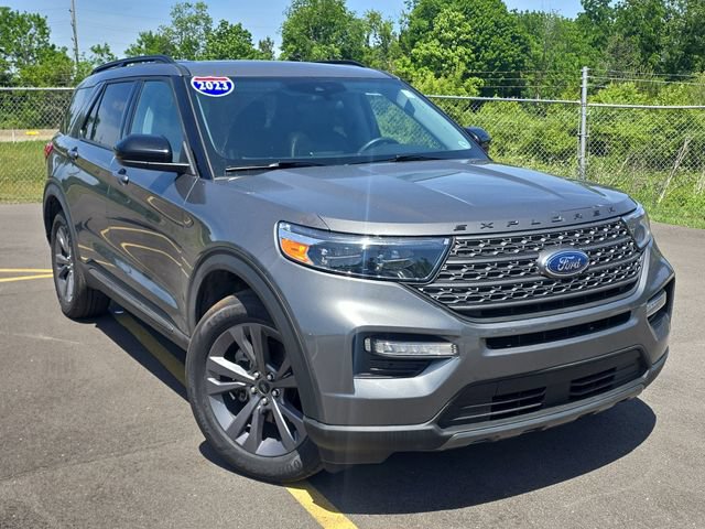Certified 2023 Ford Explorer XLT w/ Equipment Group 202A AWD/4WD image 1