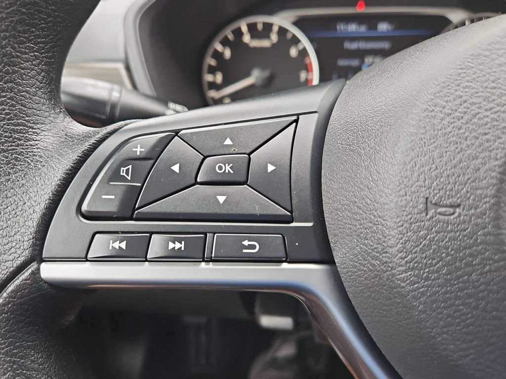 Used 2025 Nissan Altima 2.5 SV FWD image 21