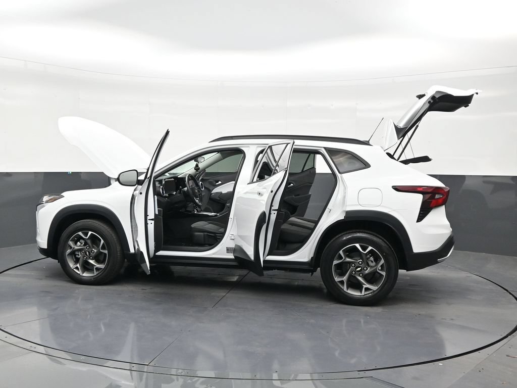 Used 2024 Chevrolet Trax LT w/ Driver Confidence Package FWD image 30