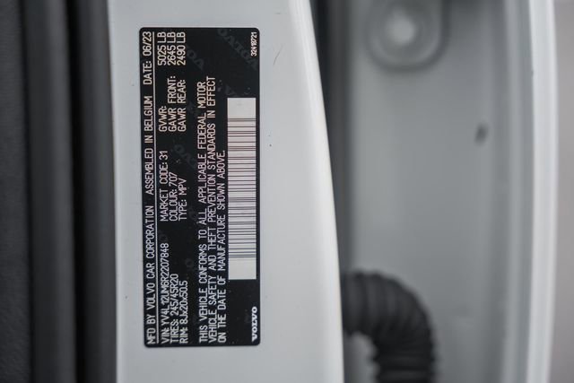 Certified 2024 Volvo XC40 B5 Ultimate w/ Protection Package Premier image 43