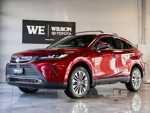 Used 2022 Toyota Venza XLE image 2