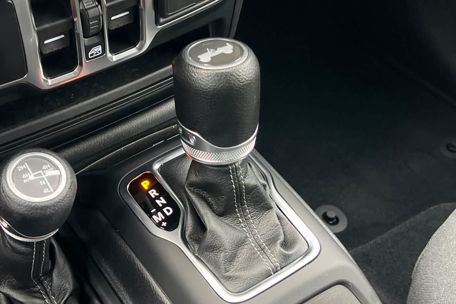 Used 2024 Jeep Wrangler Unlimited AWD/4WD image 21