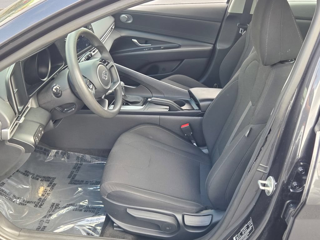 Used 2023 Hyundai Elantra SE w/ Cargo Package FWD image 27