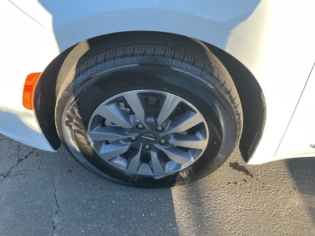 Used 2023 Chrysler Pacifica Limited image 30