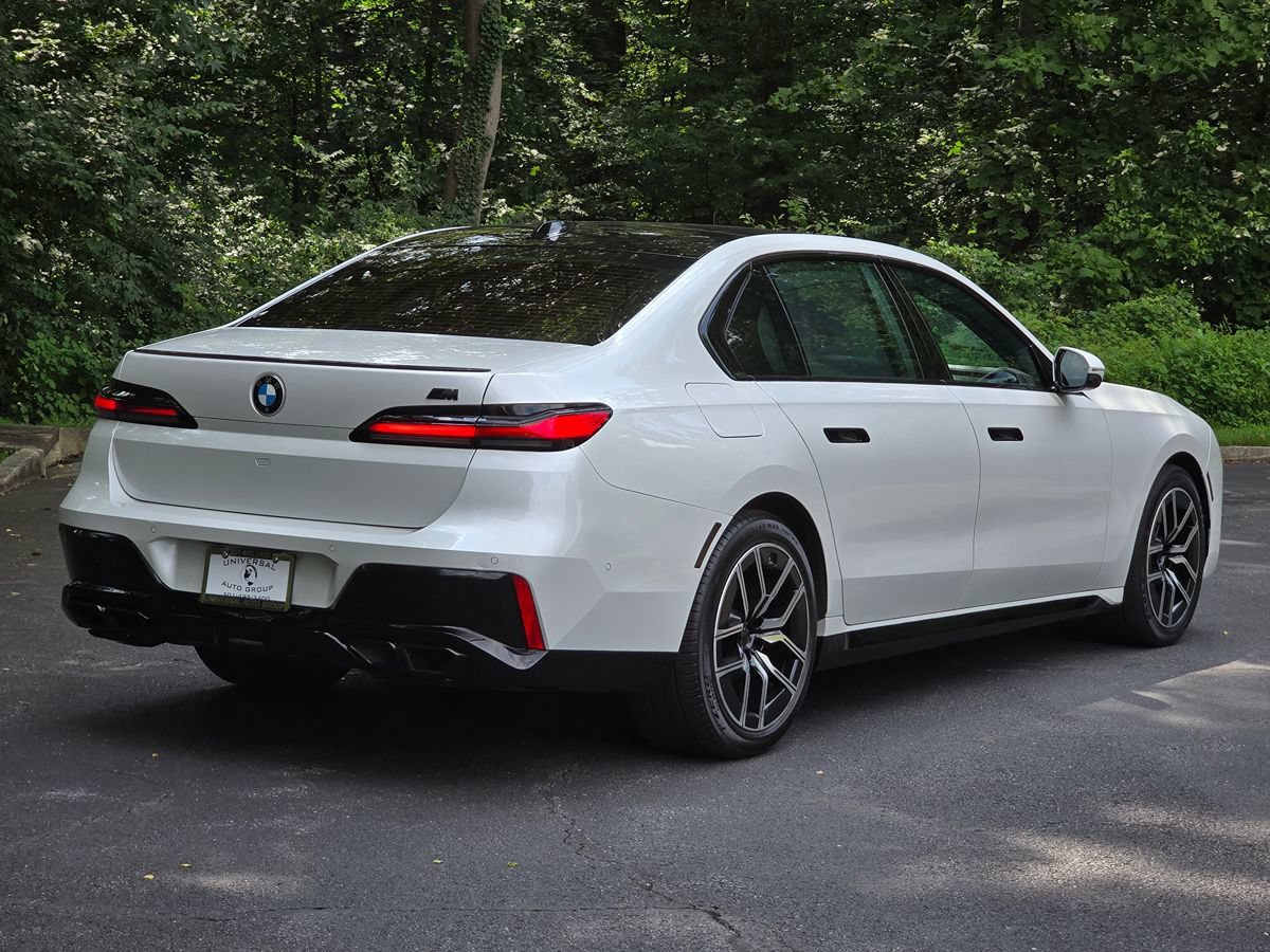 Used 2023 BMW 760i xDrive w/ Parking Assistance Package AWD/4WD image 6