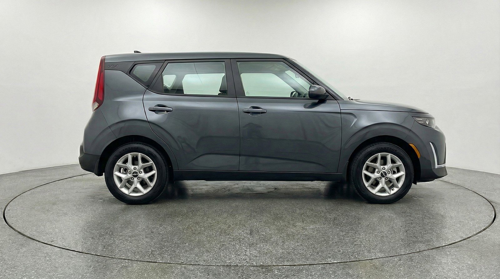 Used 2025 Kia Soul LX w/ LX Technology Package image 11