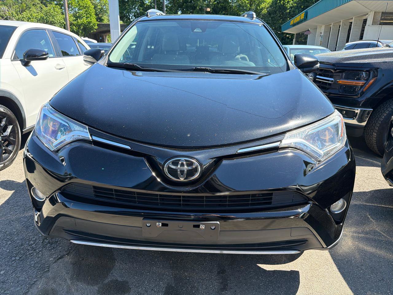 Used 2018 Toyota RAV4 XLE w/ Plus Extra Value Package AWD/4WD image 2