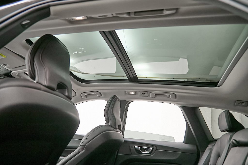Certified 2023 Volvo XC60 B5 Ultimate w/ Climate Package image 21