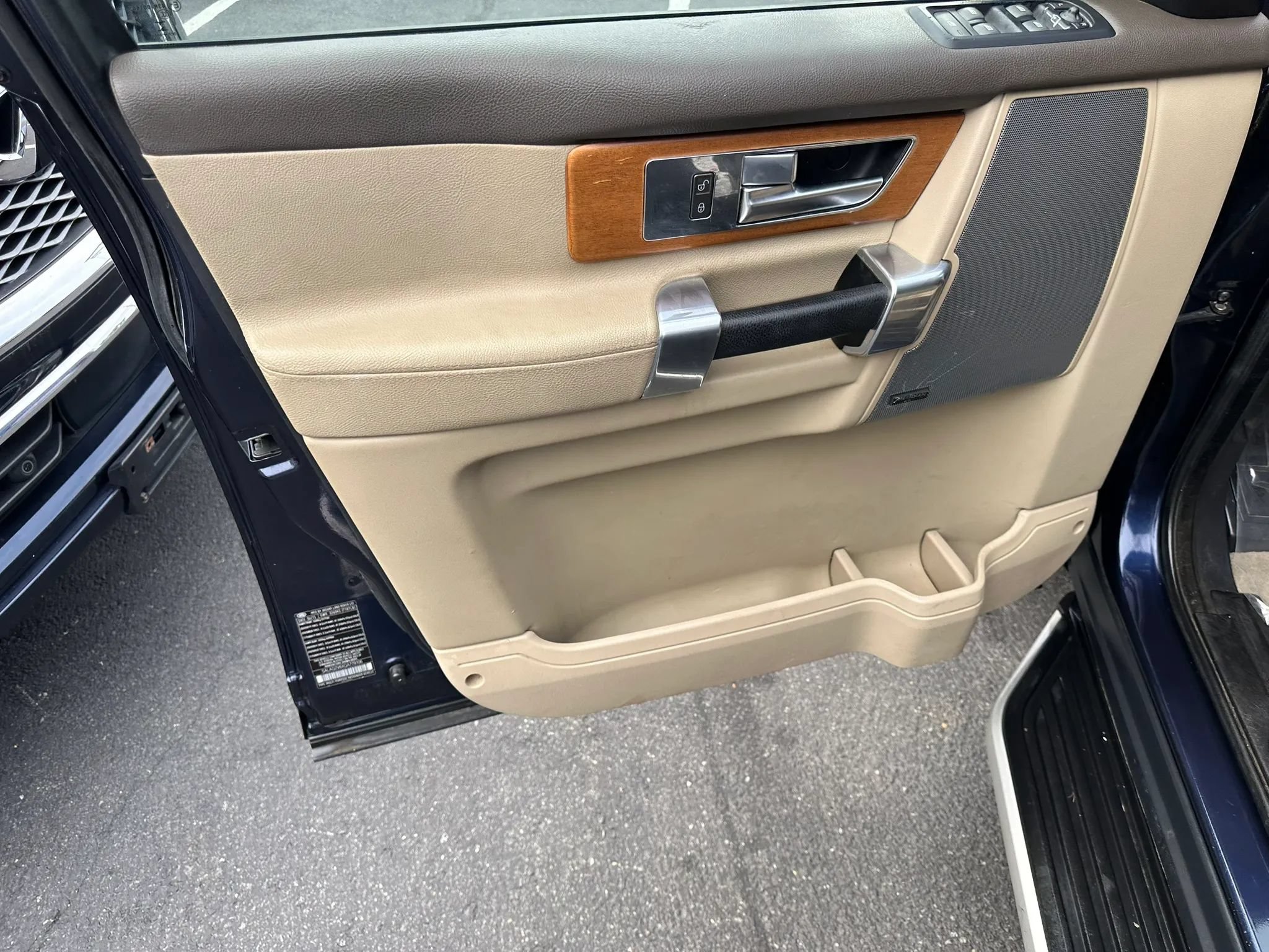 Used 2016 Land Rover LR4 HSE Silver Edition AWD/4WD image 25