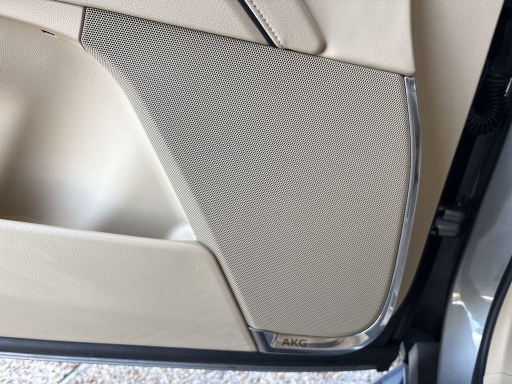 Certified 2023 Cadillac Escalade Premium Luxury w/ Performance Package image 25