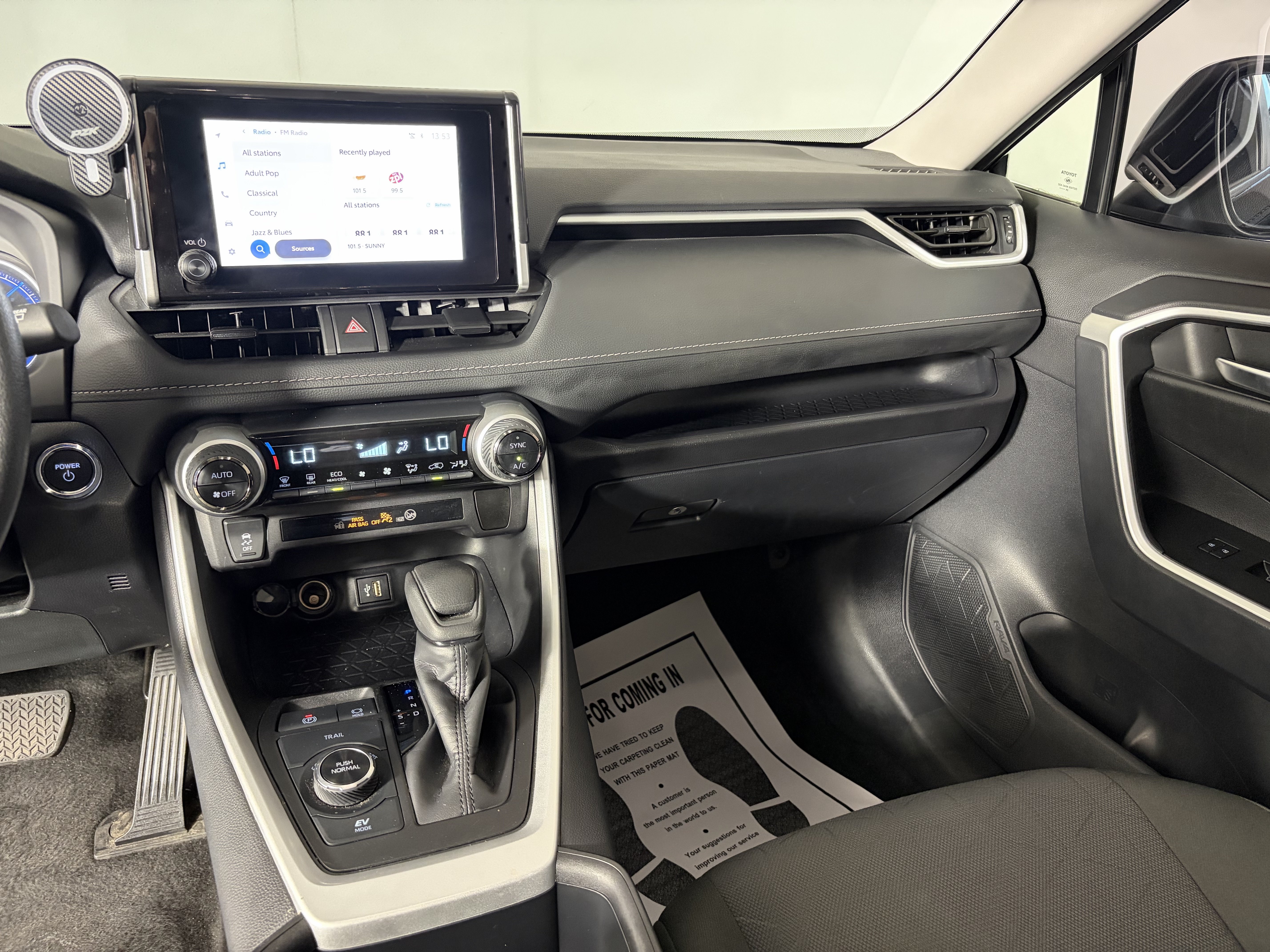 Used 2025 Toyota RAV4 XLE AWD/4WD image 4