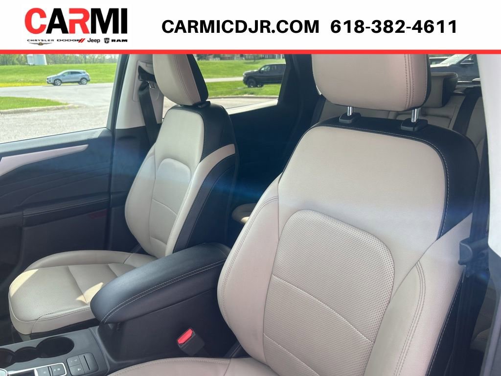 Used 2022 Ford Escape SEL w/ Technology Package image 10