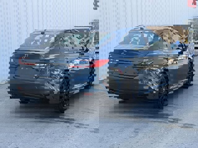 Used 2025 Toyota Camry SE image 4