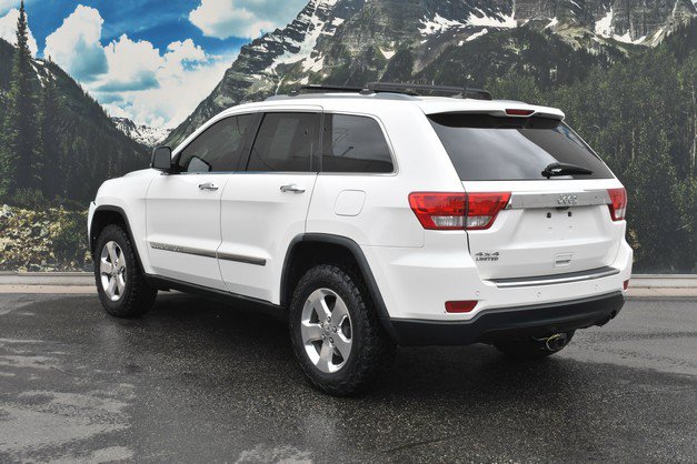 Used 2012 Jeep Grand Cherokee Limited w/ Luxury Group II AWD/4WD image 9