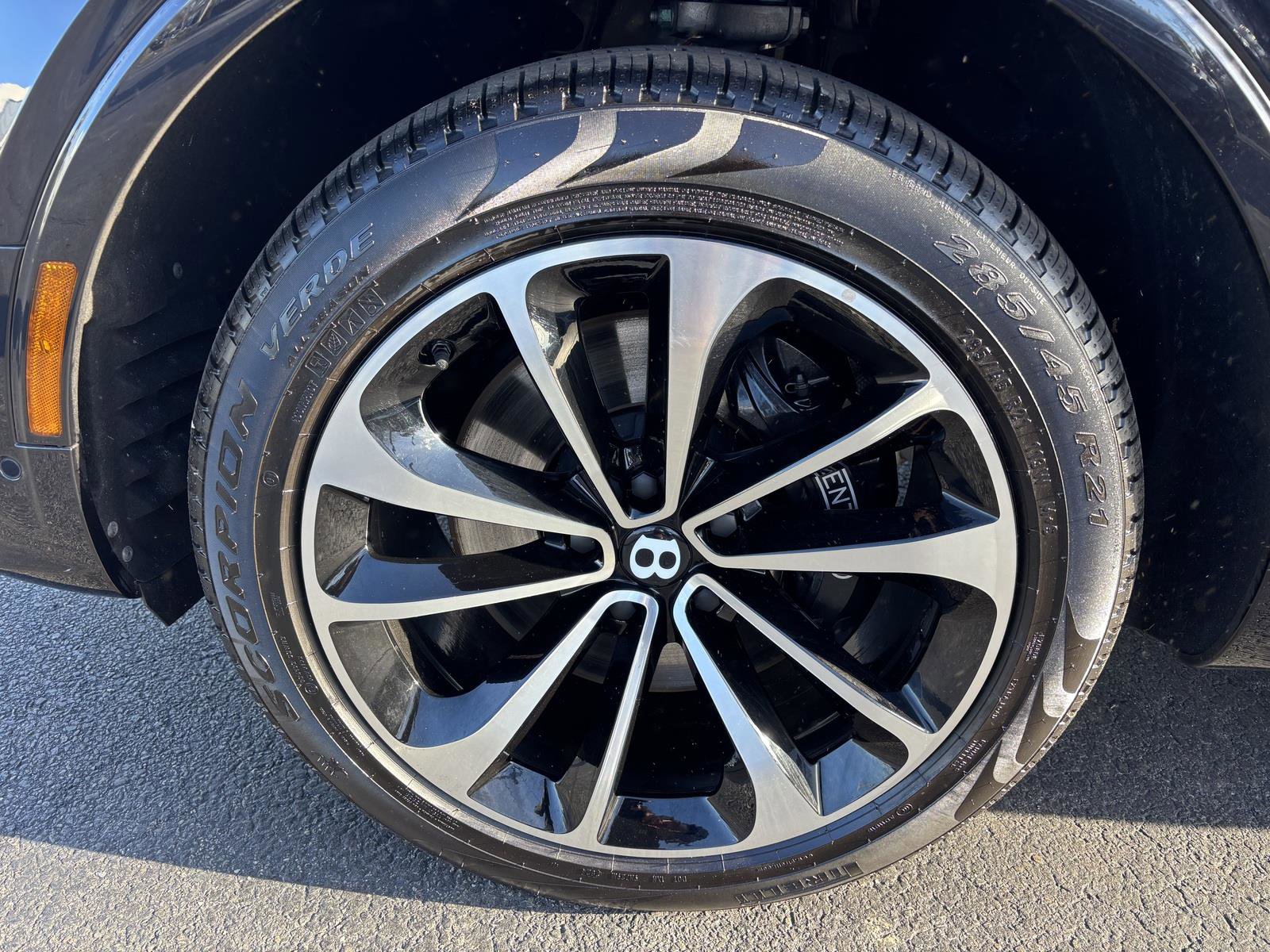 Used 2022 Bentley Bentayga image 7