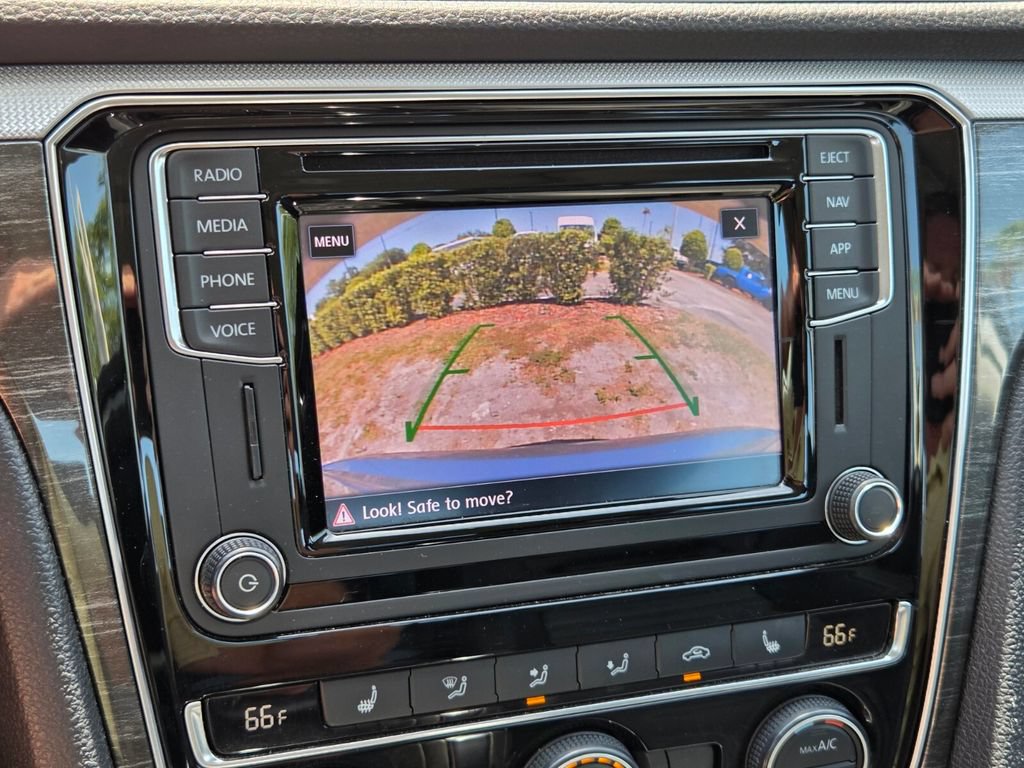 Used 2018 Volkswagen Passat 2.0T SEL Premium FWD image 23