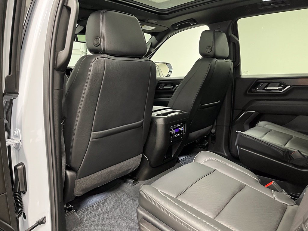Used 2026 GMC Yukon Denali w/ Sun & Power Step Package AWD/4WD image 45