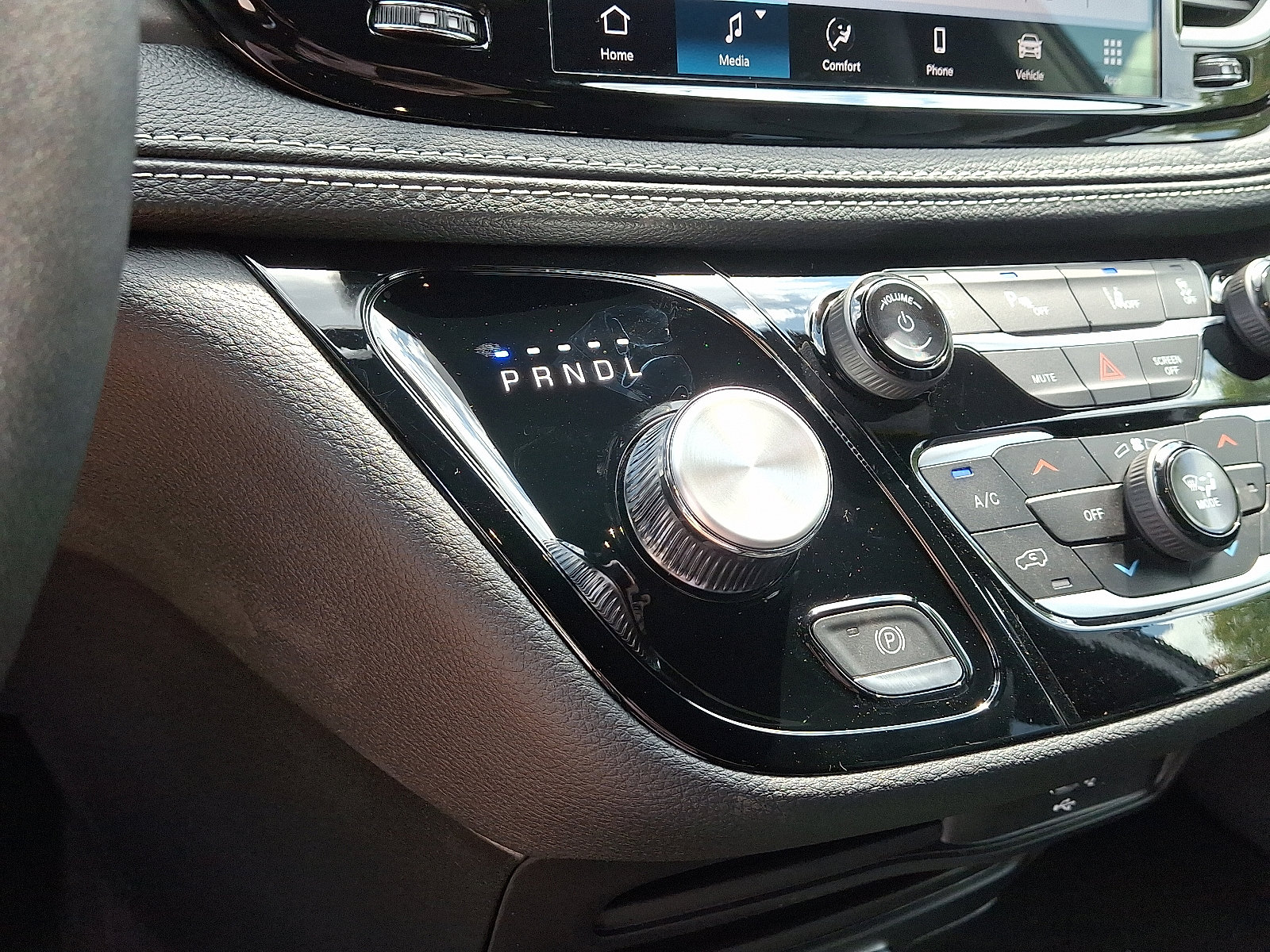 New 2026 Chrysler Pacifica Select image 9