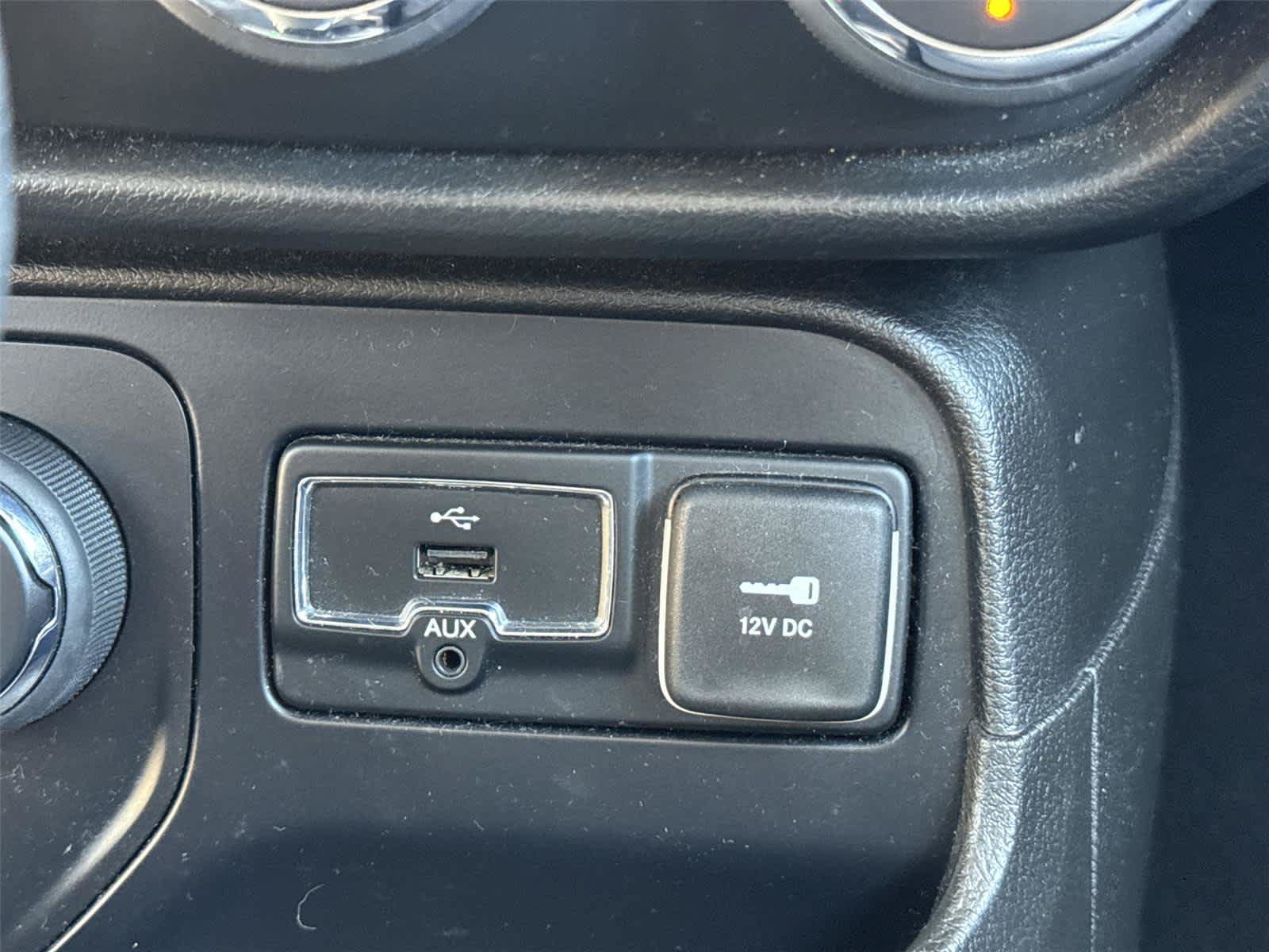 Used 2016 Jeep Renegade Limited AWD/4WD image 26