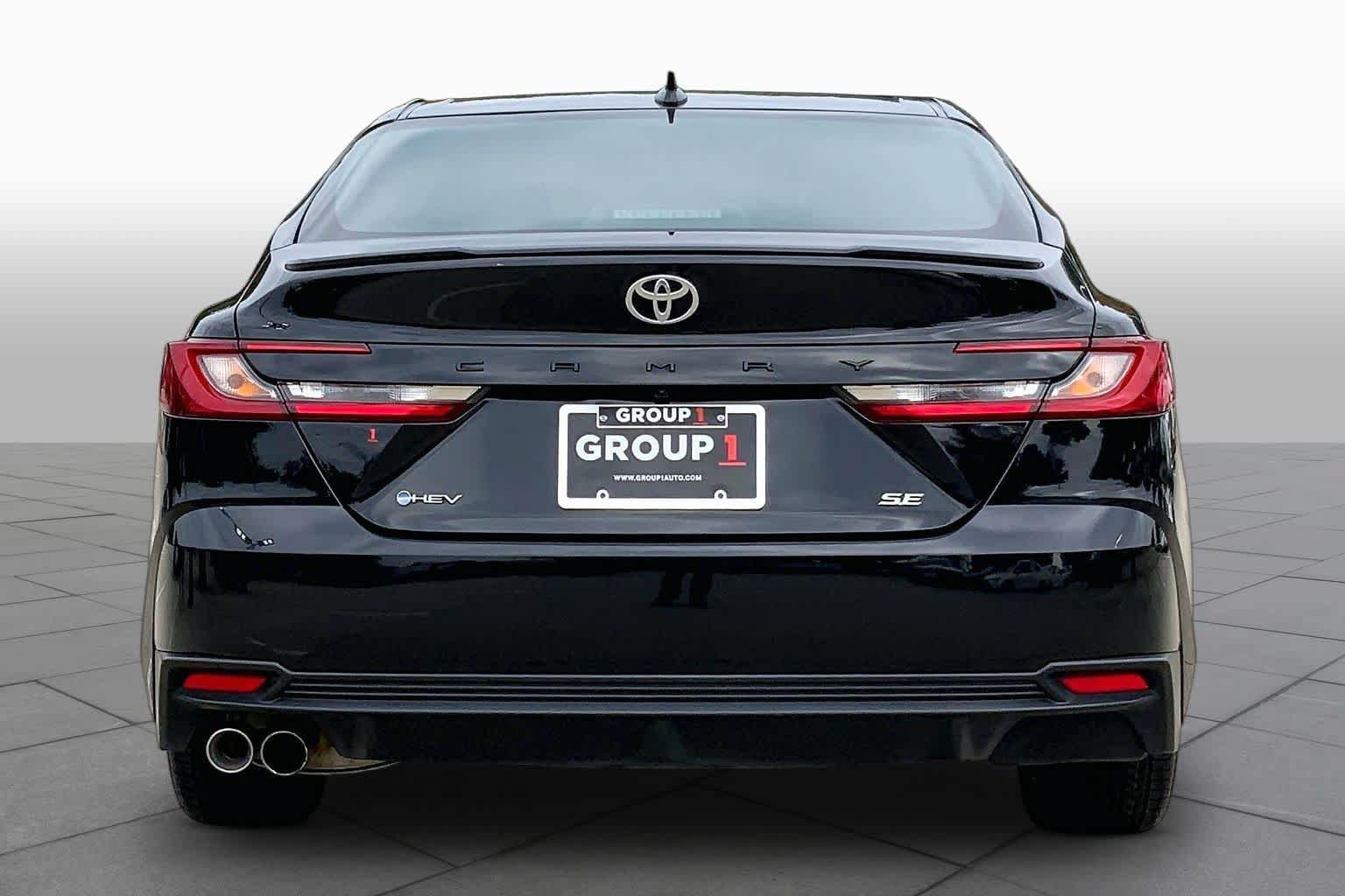 Used 2025 Toyota Camry SE FWD image 5