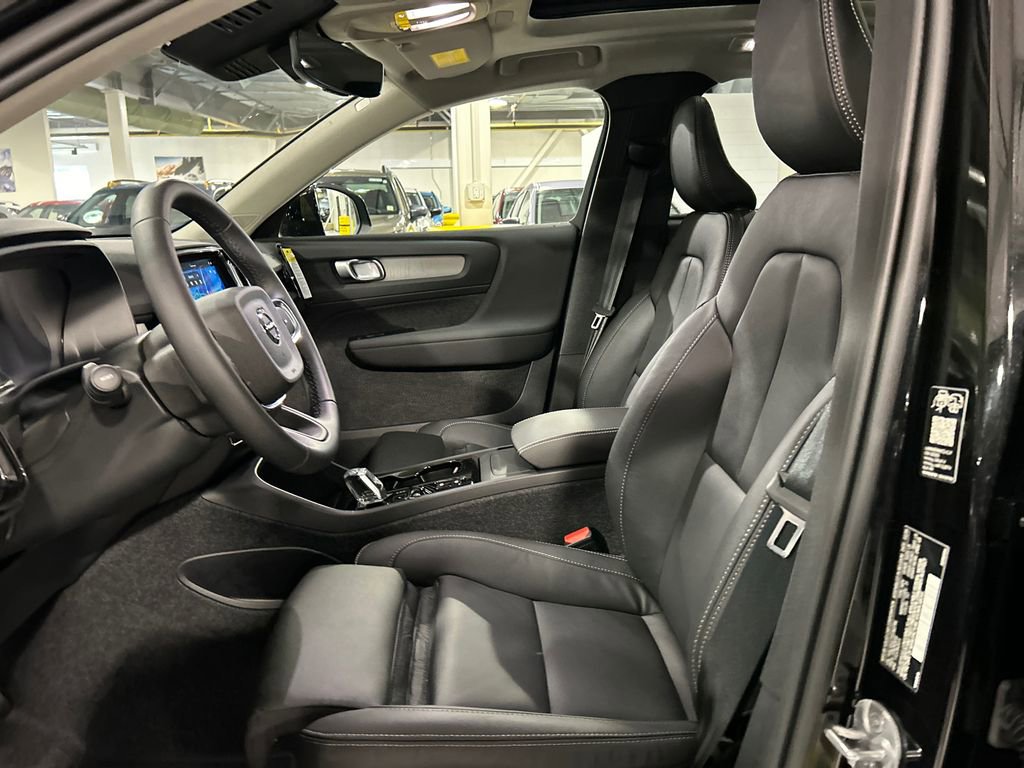 New 2026 Volvo XC40 B5 Plus w/ Climate Package AWD/4WD image 10