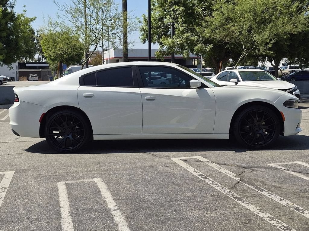 Used 2020 Dodge Charger SXT RWD image 5
