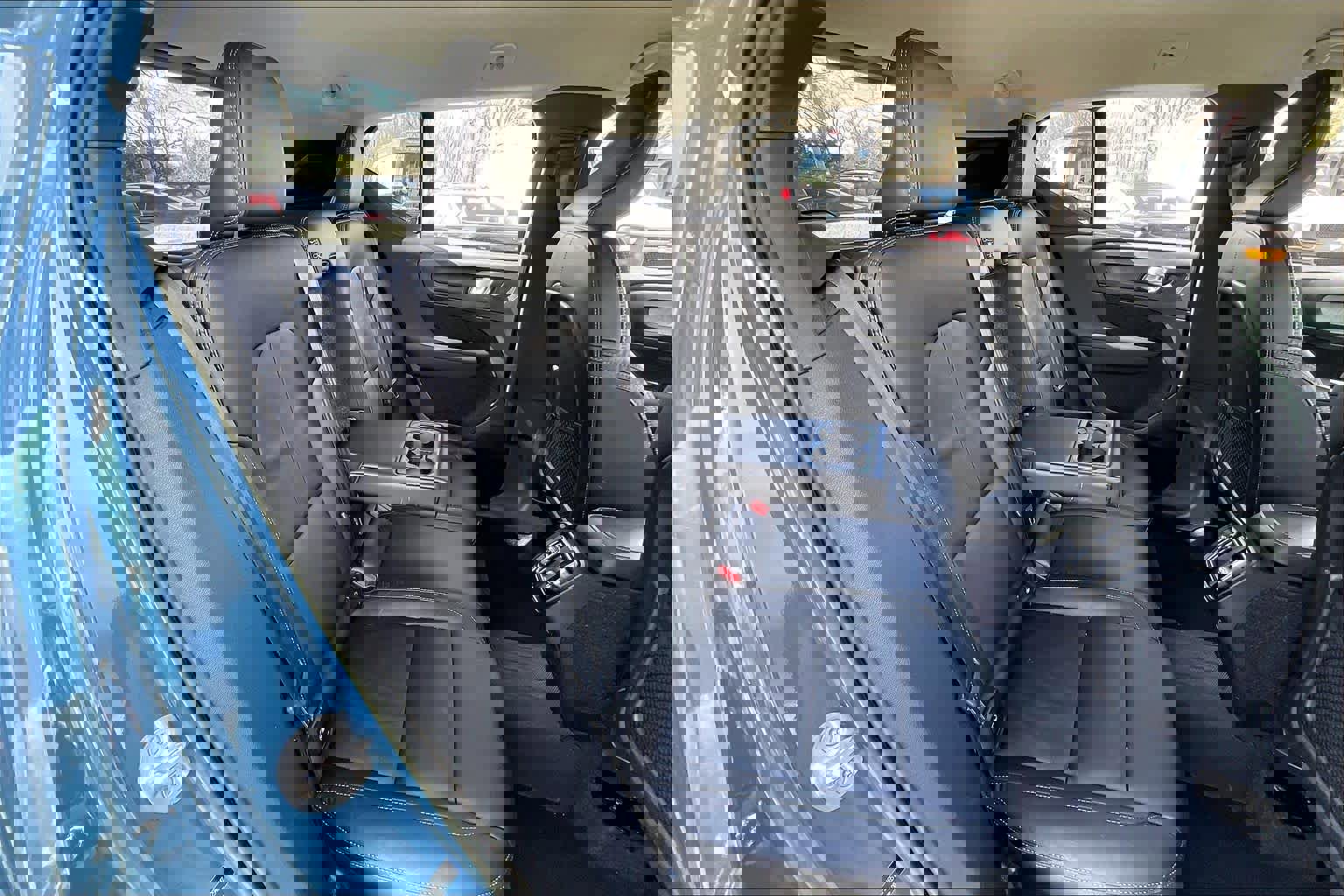 Used 2023 Volvo XC40 B5 Core w/ Convenience Package image 18